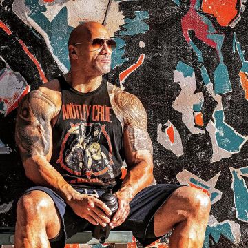 La camiseta sin mangas Motley Crue usada por Dwayne Johnson en la cuenta de Instagram de @therock