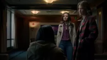 Gérard Darel Pivoine Plaid Coat worn by Dex Parios (Cobie Smulders) in Stumptown Season 01 Episode 08