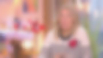 Le pull rayures et coeur de Agathe Lecaron dans La maison des maternelles