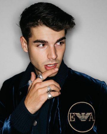 Chaqueta acolchada Emporio Armani de Álvaro Mel en la cuenta de Instagram @meeeeeeeel_