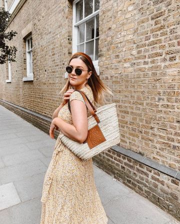 Ray Ban Green Sunglasses of Alix on the Instagram account @icovetthee