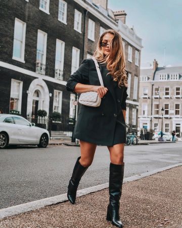 Bolsa de cinturón acolchada de Emma Graceland en la cuenta de Instagram @emmagraceland