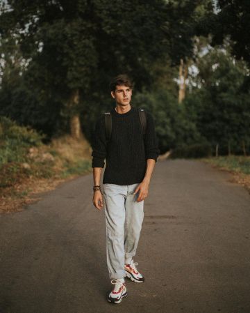 Crew Neck Sweater de Álvaro Mel en la cuenta de Instagram @meeeeeeeel_