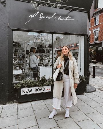White Belted Coat of Alix on the Instagram account @icovetthee