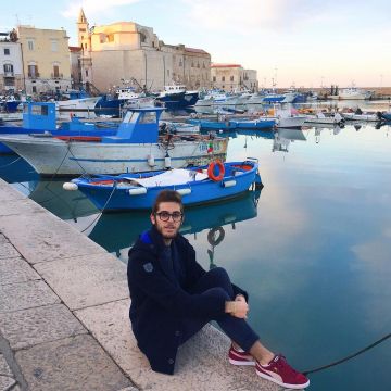 Zapatillas clásicas de Domenico De Cunzolo en la cuenta de Instagram @domenicodecunzolo