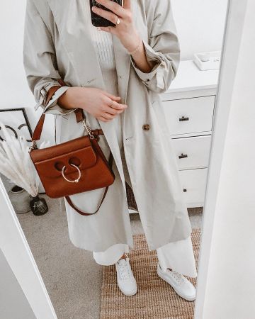 Light Grey Trench Coat of Alix on the Instagram account @icovetthee