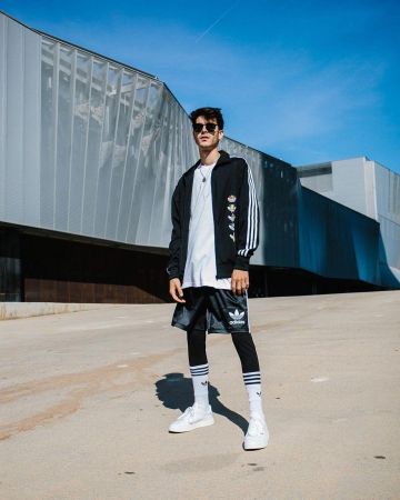 Black Short of Alvaro Mel on the Instagram account @meeeeeeeel_