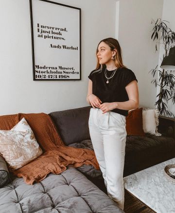 Black Crop Tee of Alix on the Instagram account @icovetthee