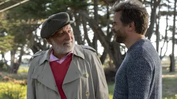 La pull gris/bleu chiné de Alexandre (Guillaume de Tonquédec) dans L'Esprit de famille