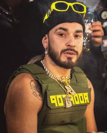 Sunglasses Versace Medusa Biggie Neon Yellow worn by SCH on the account Instagram of @sch