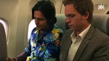 White shirt of Seth (Patrick J. Adams) in The Christmas Lover