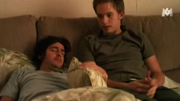 T-shirt dark green khaki Seth (Patrick J. Adams) in The Christmas Lover
