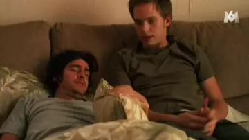 T-shirt dark green khaki Seth (Patrick J. Adams) in The Christmas Lover