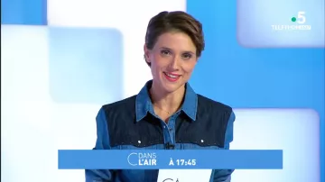 The blue shirt of Melanie Taravant in C to say
