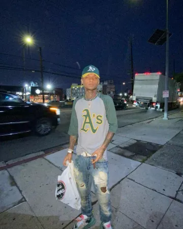 Louis vuitton 'LV' Iniciales White Damier Belt de Swae Lee en la cuenta de Instagram @swaelee