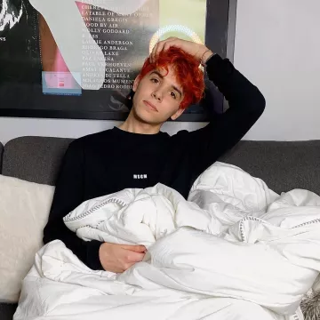 Noir Sweat-shirt de Sulivan Gwed sur l'Instagram account @sulivangwed