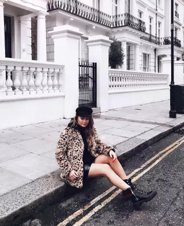 Bottes noires en Cuir de Emma de Graceland, sur l'Instagram account @emmagraceland