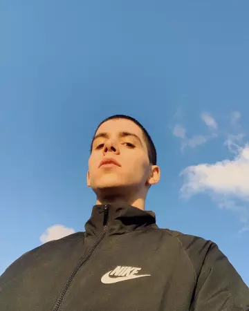 Nike Black Jack­ets of Sulivan Gwed on the Instagram account @sulivangwed