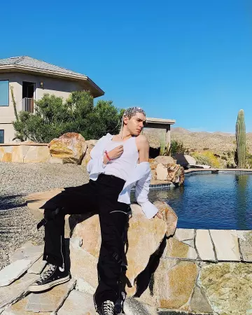 White Slim Shirt worn by Sulivan Gwed on the Instagram account @sulivangwed