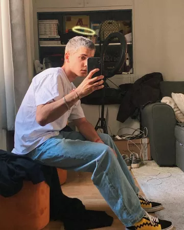 Pantalones vaqueros de Sulivan Gwed en la cuenta de Instagram @sulivangwed