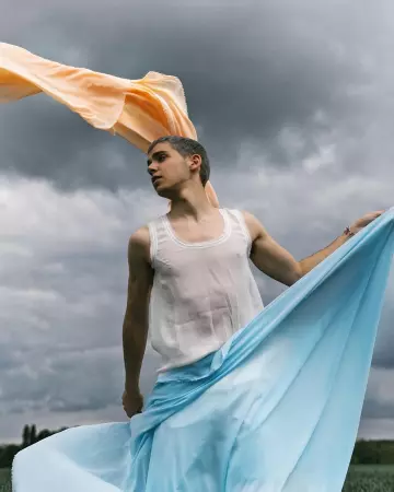 White Tank Top of Sulivan Gwed on the Instagram account @sulivangwed