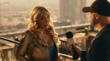 Or Veste en Cuir portés par Ashley Rose Pruitt (Natalie Alyn Lind) en Me Raconter une Histoire Season02 Episode01