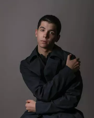 Ma­rine Coat of Sulivan Gwed on the Instagram account @sulivangwed