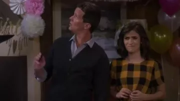 Forever 21 à Carreaux Crop Top porté par Ramona Gibbler (Soni Nicole Bringas) dans Fuller House Saison 5 Épisode 1