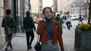 Blanknyc Suede Biker Jacket usado por Cara Bloom (Violett Beane) en God Friended Me Temporada 2 Episodio 10