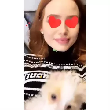 Misbhv Cou de la Tortue Logo Top porté par Madelaine Petsch Instagram le 5 décembre 2019