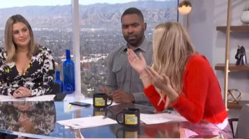 Shushu/tong en Détresse à Bord Cardigan porté par Morgan Stewart sur E! News 6 Décembre 2019