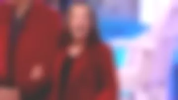 La veste col tailleur en velours côtelé écureuil de Camille Lellouche dans Ça ne sortira pas d'ici !