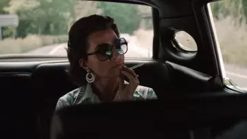 Oversize vintage lunettes de soleil portées par Russel femme / Carrie Bufalino (Kathrine Narducci) comme on le voit dans L'Irlandais