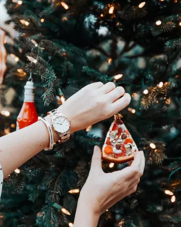 El brazalete de oro rosa y blanco de Zoella en su cuenta de Instagram @zoesugg