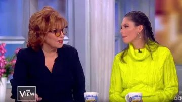 Alice + Olivia Yellow Neon Sweater usado por Abby Huntsman en The View 6 de diciembre de 2019