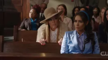 Bleu Percé-Back Blazer porté par Cristal Carrington (Daniella Alonso) dans la Dynastie Season03 Episode08