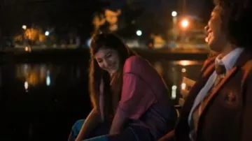 Nike Pink Oversized Tshirt usado por Jordi (Sophie Giannamore) en The L Word: Generation Q Temporada 1 Episodio 1