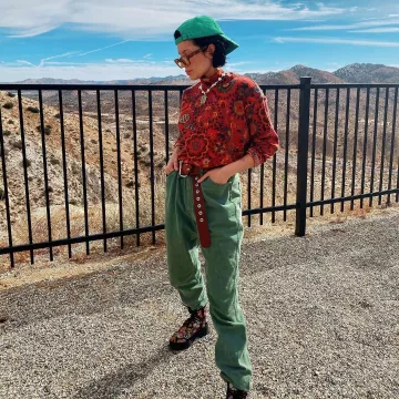 Noir Victorienne Bottes de Fleurs porté par Halsey sur son Instagram account @iamhalsey