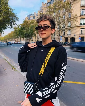 Balenciaga Rec­tan­gle Ski Sun­glass­es of Lythan Cottaz on the Instagram account @lythancottaz