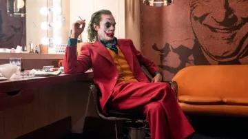 Cosplay Green Shirt + Yellow Vest worn by Arthur Fleck (Joaquin Phoenix) as seen in Joker