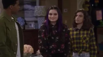 Vans Floral Hoodie usado por Rocki (Landry Bender) en Fuller House Temporada 5 Episodio 8