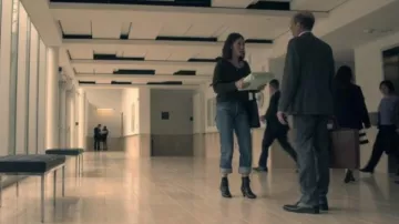 Joe’s Jeans Blue Ankle Jeans worn by Josie Buhrman (Lizzy Caplan) in Truth Be Told Season 1 Episode 3