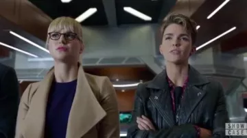 Rails Plaid Shirt usada por Kate Kane (Ruby Rose) en Batwoman Temporada 01 Episodio 09