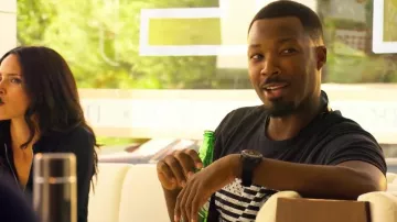 Black and white American flag tee of Five (Corey Hawkins) in 6 Underground