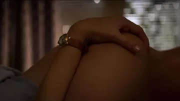 Reloj cronógrafo de fase lunar de Hannah Baker (Katherine Langford) en 13 Reasons Why (S02E06)
