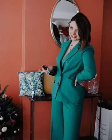 Los pantalones rectos y verde agua de Emilie en la cuenta de Instagram de @emiliebrunette