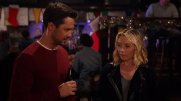 Le pull rouge de Nick Russell (Stephen Colletti) dans Un ex-fiancé en cadeau