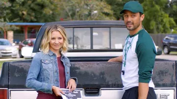 La casquette verte de Nick Russell (Stephen Colletti) dans Un ex-fiancé en cadeau