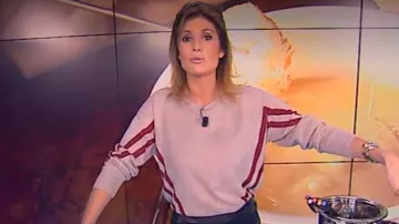 Le pull col rond ample avec bandes contrastantes en maille mélangée Beige de Caroline Ithurbide dans William à midi