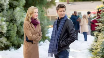 The leather jacket of Danny Wise (Chad Michael Murray) in The Christmas surprise